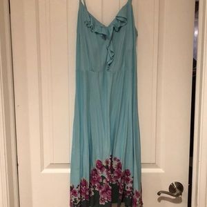 Patagonia sun dress 👗 with flora design on bottom